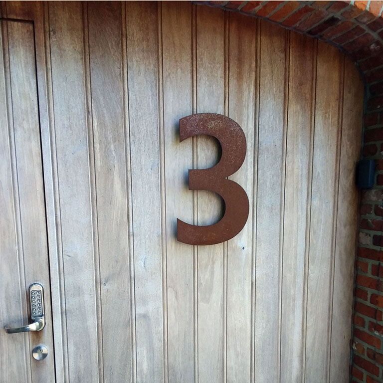 Corten plieno namo numeris 3 - 30 cm